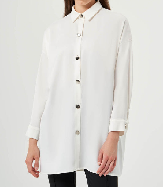 Blouse with metal buttons