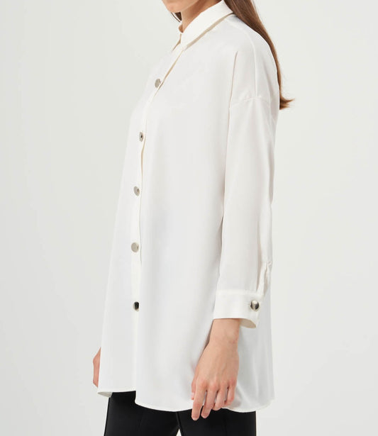 Blouse with metal buttons