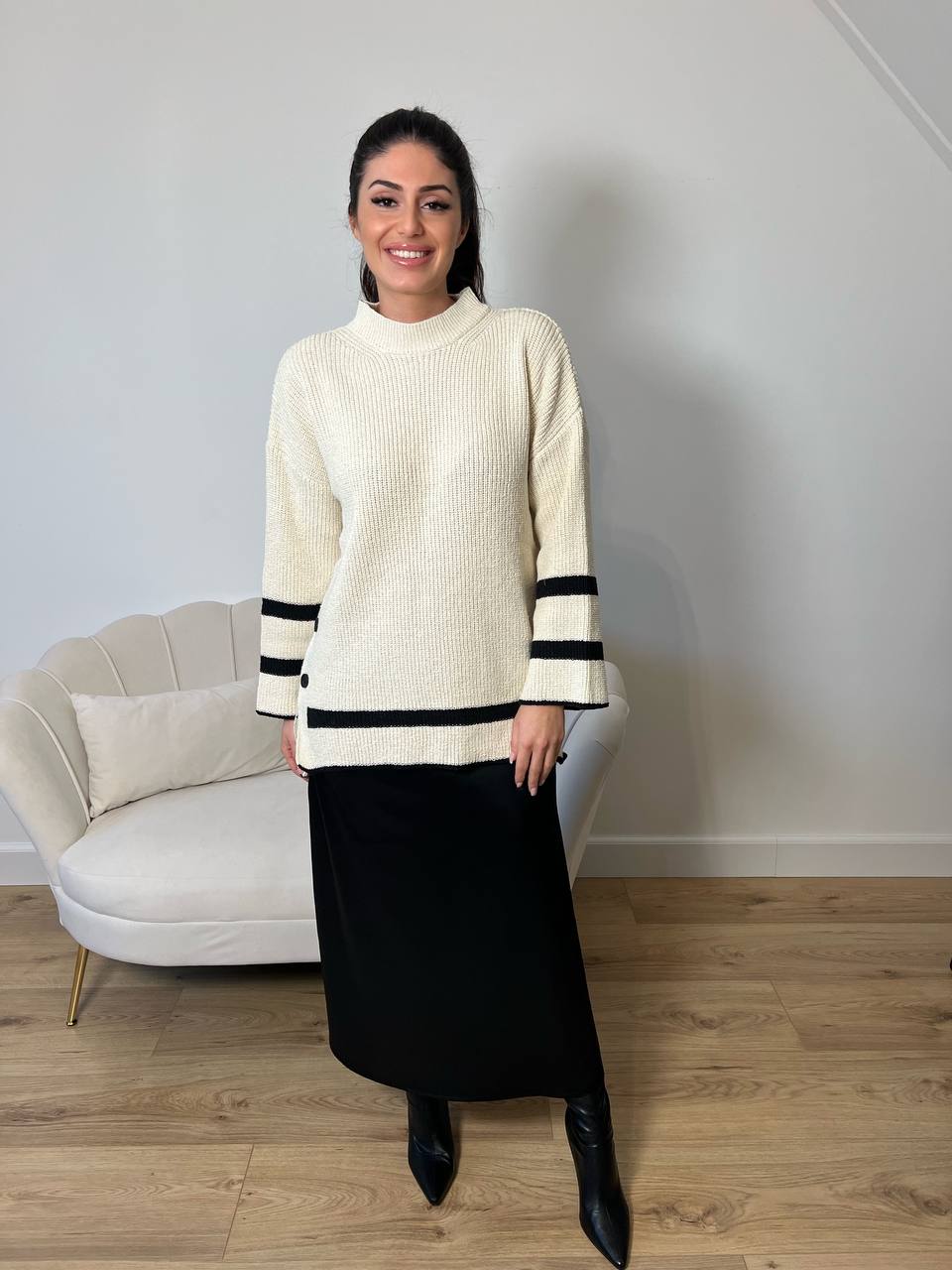 Knitted sweater with buttons - Ecru